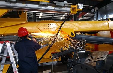 新筑智装隧道施工设备又增一利器-MG113锚杆台车